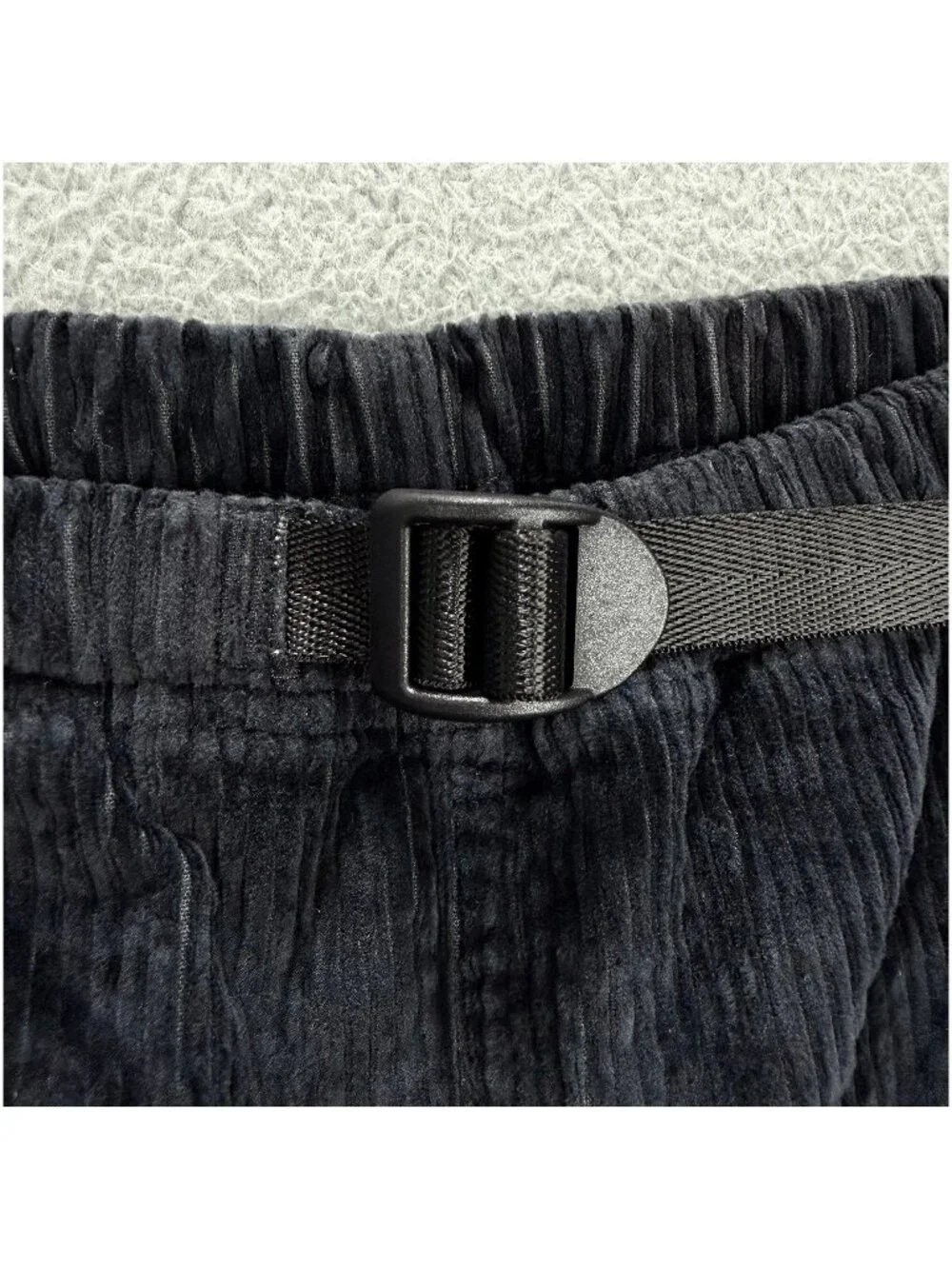 Levis Shorts Mens Medium Black Corduroy Skateboarding Quick Release Skate Skater